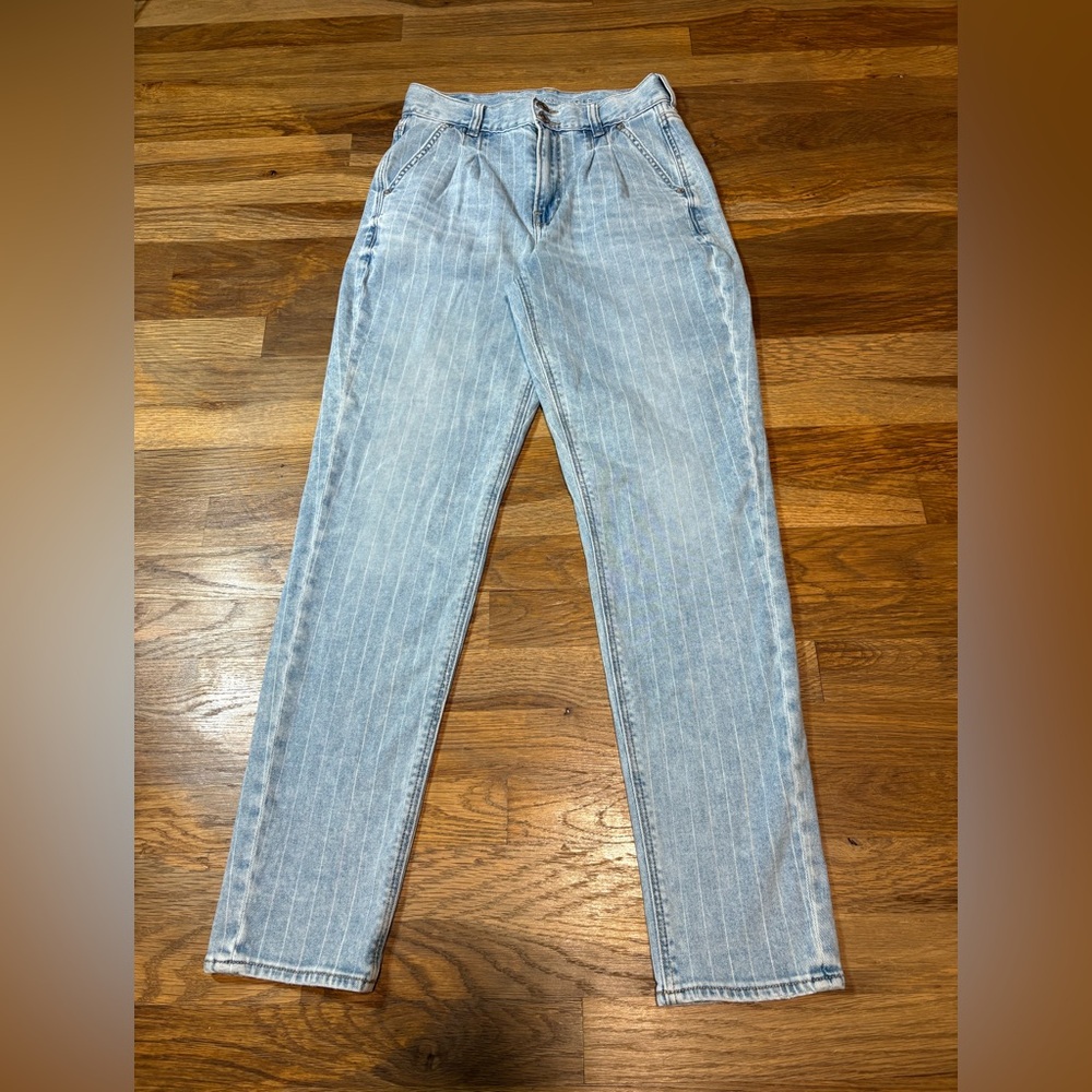 AMERICAN EAGLE pin striped mom jeans